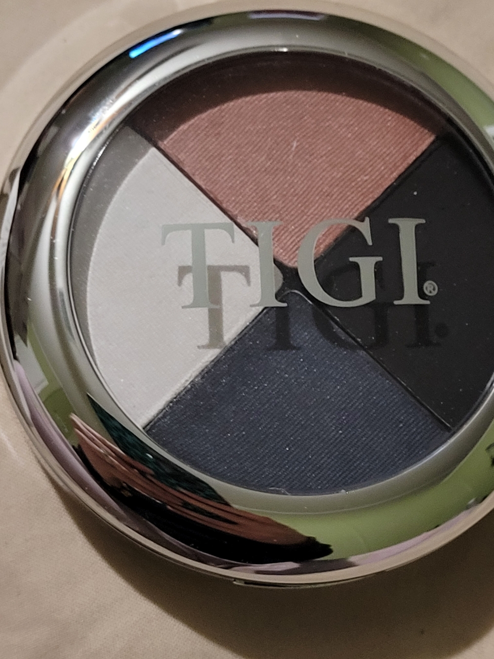 TIGI Quad Eyeshadow Palette — Bronze, White, Navy & Black Smokey Hot